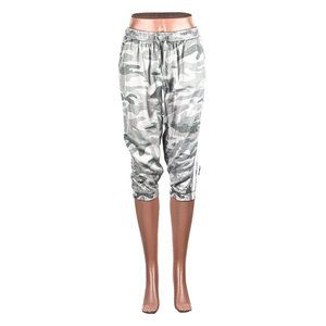 Born in March Capris SM Green Description